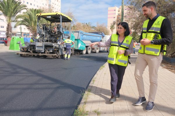 El Ayuntamiento inicia el Plan de Asfaltado 2025 en una docena de barrios con una inversión de 2,2 millones de euros